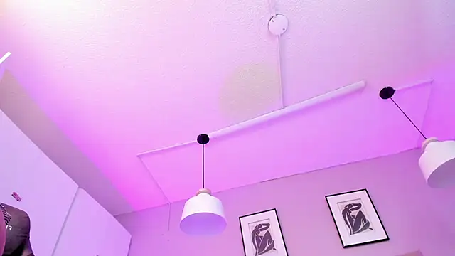 Inndrahot online show from March 8, 2025, 4:01 am