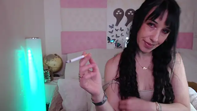 -carla- online show from November 27, 2025, 6:14 am