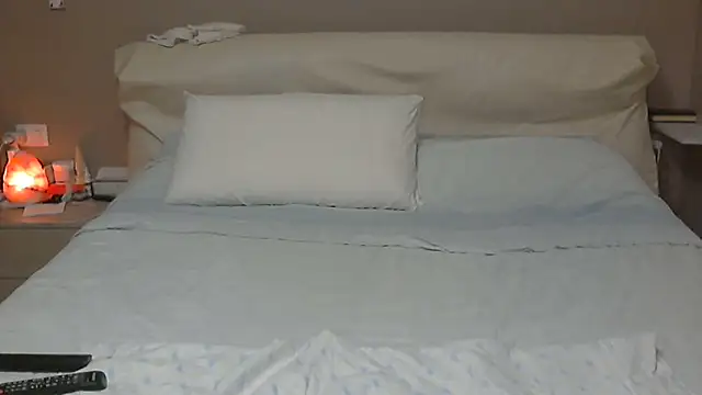 Snapshot of -K-- chatting on March 9, 2025, 7:37 pm -K-- online show from March 9, 2025, 7:37 pm