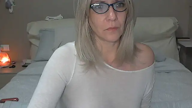 Snapshot of -K-- chatting on February 10, 2025, 4:36 pm -K-- online show from February 10, 2025, 4:36 pm