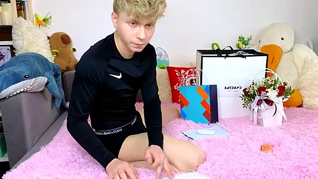 LandelRay online show from April 26, 2026, 8:44 am