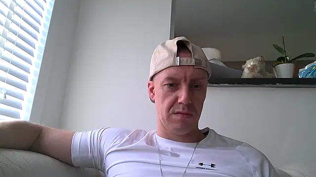 ploki2180 online show from October 26, 2025, 12:38 pm