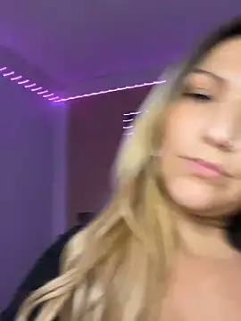 Snapshot of LittleMissEeve chatting on March 12, 2025, 1:47 am LittleMissEeve online show from March 12, 2025, 1:47 am