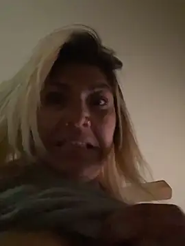 LittleMissEeve online show from November 18, 2025, 4:21 pm