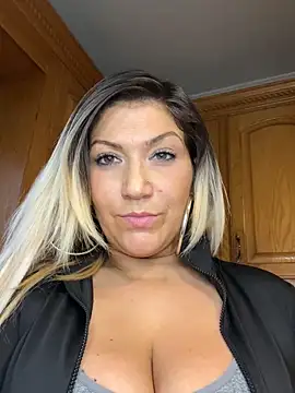 Snapshot of LittleMissEeve chatting on February 27, 2025, 11:48 pm LittleMissEeve online show from February 27, 2025, 11:48 pm