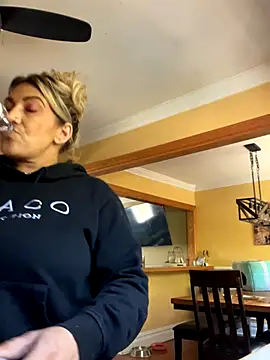 LittleMissEeve online show from October 30, 2025, 4:04 pm