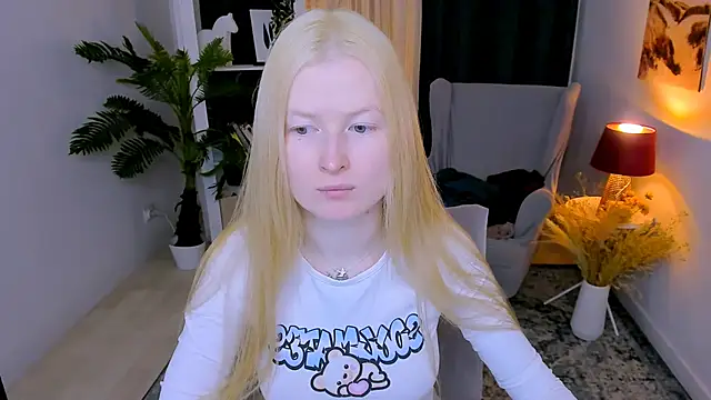 Laly Peach online show from March 7, 2026, 6:20 am