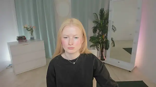Laly Peach online show from June 16, 2026, 11:54 am
