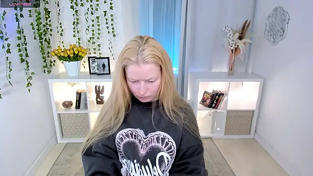 Laly Peach online show from March 21, 2026, 6:58 am