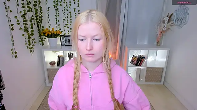 Laly Peach online show from March 4, 2026, 7:49 am