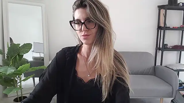 nicole 98 online show from November 19, 2025, 10:37 am