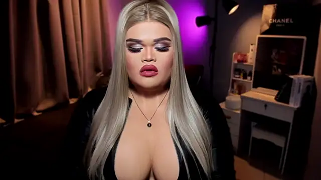 KarolinaThompson online show from December 1, 2024, 10:48 pm