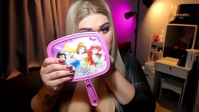 KarolinaThompson online show from December 6, 2024, 5:58 am