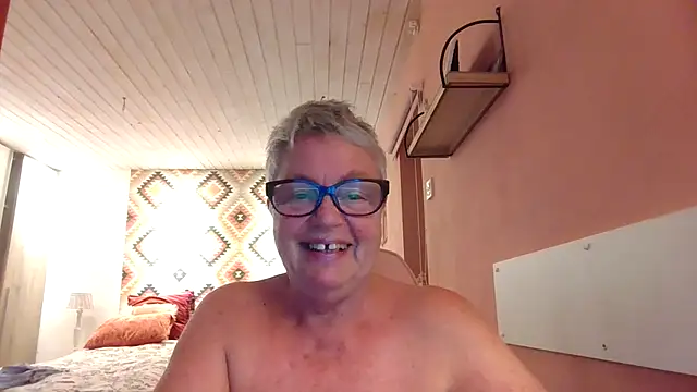 Snapshot of GrannyChrissy68 chatting on September 15, 2025, 9:37 pm GrannyChrissy68 online show from September 15, 2025, 9:37 pm