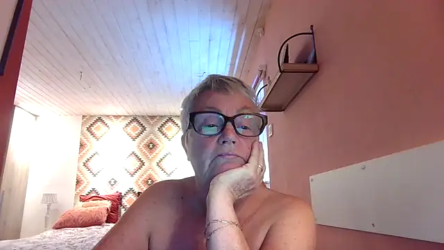 Snapshot of GrannyChrissy68 chatting on September 14, 2025, 1:33 pm GrannyChrissy68 online show from September 14, 2025, 1:33 pm