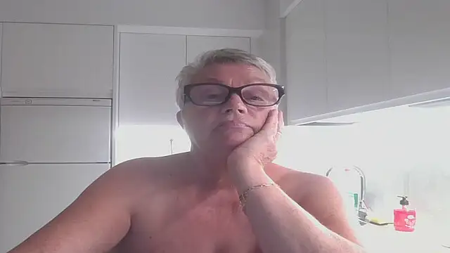 GrannyChrissy68 online show from October 14, 2025, 9:36 pm