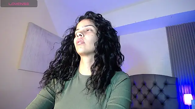 Snapshot of ximena_diaz chatting on March 17, 2025, 9:35 pm ximena diaz online show from March 17, 2025, 9:35 pm