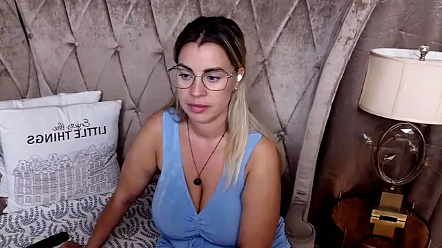 Snapshot of BustyGizelle chatting on July 7, 2026, 9:07 pm BustyGizelle online show from July 7, 2026, 9:07 pm