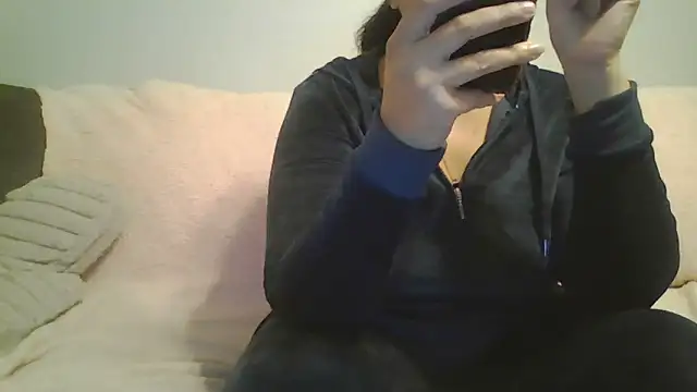 beautylovess online show from November 14, 2025, 3:59 pm