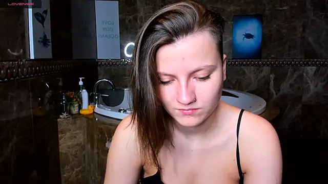Snapshot of MelindaTin chatting on February 21, 2025, 12:16 am MelindaTin online show from February 21, 2025, 12:16 am