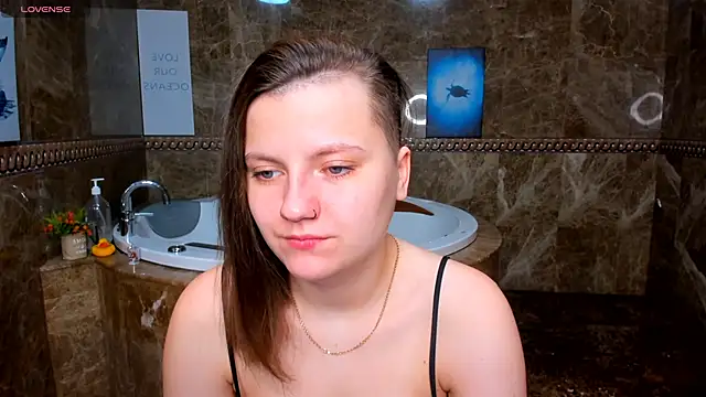 Snapshot of MelindaTin chatting on February 13, 2026, 12:43 am MelindaTin online show from February 13, 2026, 12:43 am