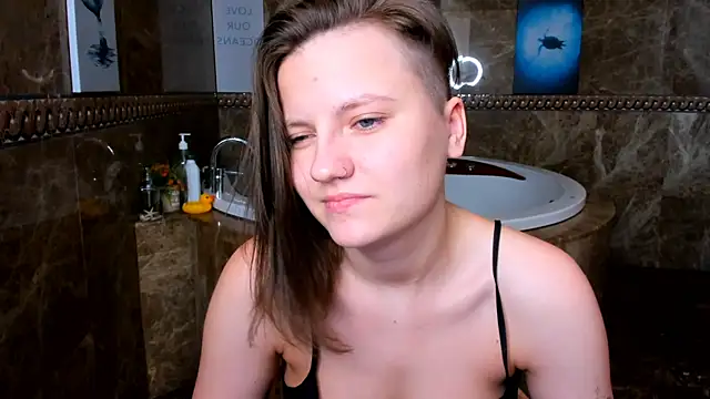 Snapshot of MelindaTin chatting on February 21, 2025, 6:29 am MelindaTin online show from February 21, 2025, 6:29 am