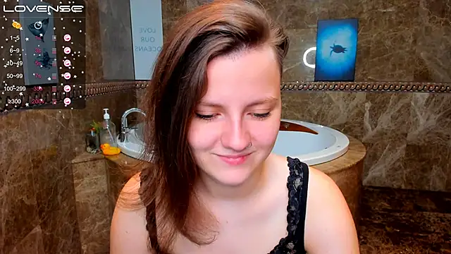 Snapshot of MelindaTin chatting on September 9, 2025, 1:05 am MelindaTin online show from September 9, 2025, 1:05 am