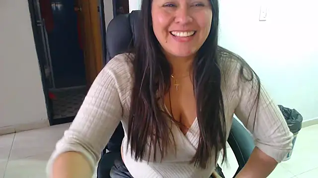 Snapshot of Ixchel_Anaid chatting on October 17, 2025, 5:15 pm Ixchel Anaid online show from October 17, 2025, 5:15 pm