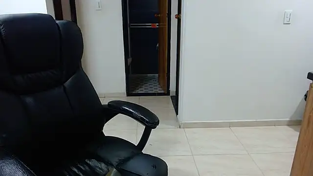 Snapshot of Ixchel_Anaid chatting on March 15, 2025, 1:19 am Ixchel Anaid online show from March 15, 2025, 1:19 am