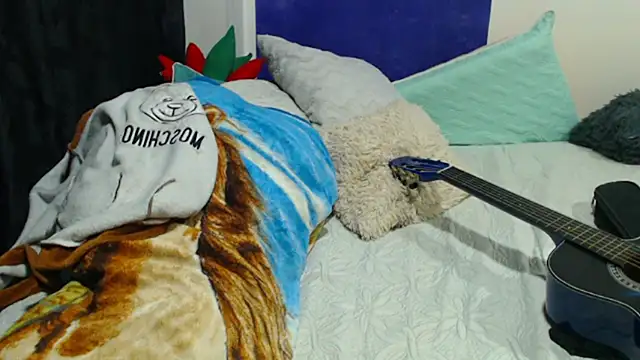 Snapshot of Ixchel_Anaid chatting on October 19, 2025, 2:25 am Ixchel Anaid online show from October 19, 2025, 2:25 am