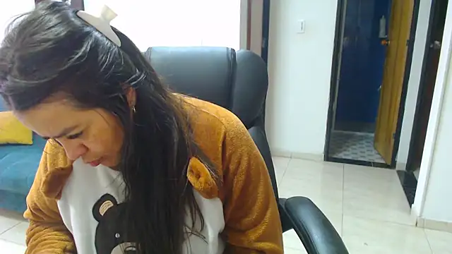 Snapshot of Ixchel_Anaid chatting on October 28, 2025, 12:48 pm Ixchel Anaid online show from October 28, 2025, 12:48 pm