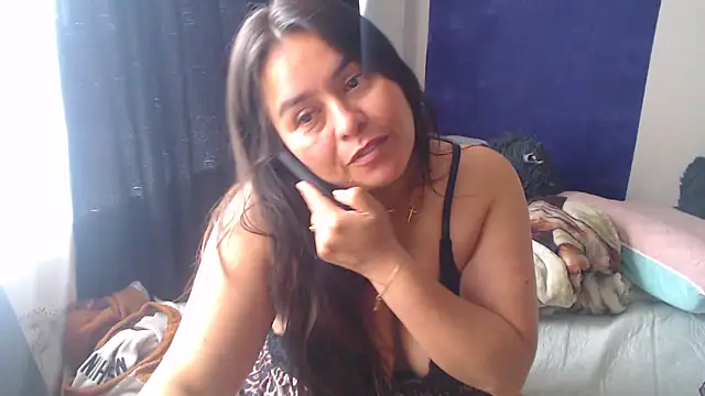 Snapshot of Ixchel_Anaid chatting on October 19, 2025, 5:05 pm Ixchel Anaid online show from October 19, 2025, 5:05 pm