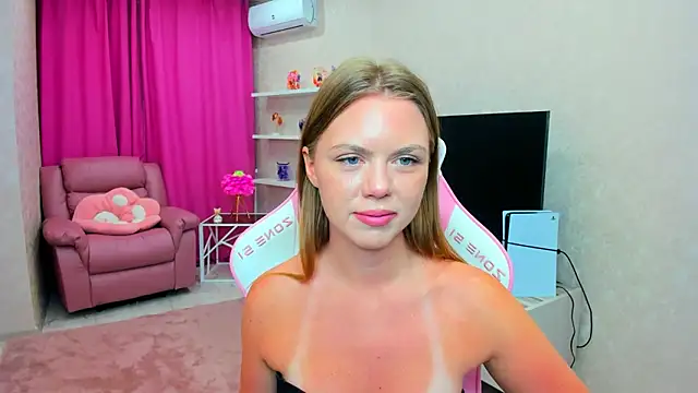 Snapshot of Strawberrye chatting on February 3, 2026, 3:26 am Strawberrye online show from February 3, 2026, 3:26 am