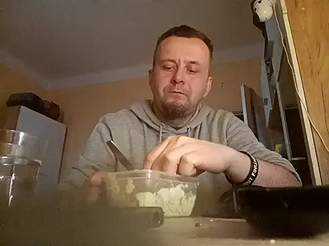 Snapshot of MrWhitePL chatting on February 15, 2025, 2:44 pm MrWhitePL online show from February 15, 2025, 2:44 pm