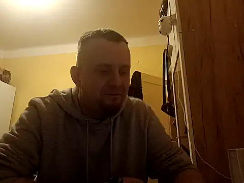 Snapshot of MrWhitePL chatting on February 1, 2025, 9:40 pm MrWhitePL online show from February 1, 2025, 9:40 pm