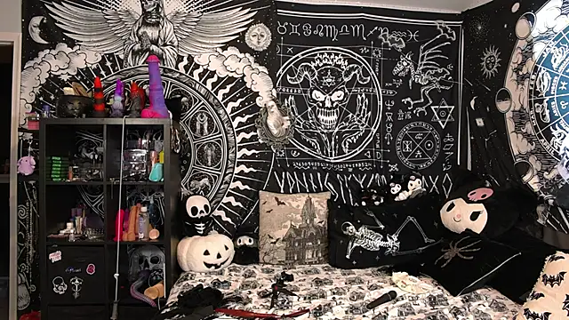 Snapshot of EVILYN chatting on February 13, 2026, 8:09 pm EVILYN online show from February 13, 2026, 8:09 pm