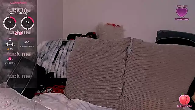 UrNaughtyGfMilf online show from March 15, 2025, 7:09 am