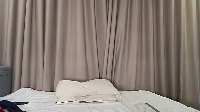 LucyNuty online show from December 2, 2025, 5:53 am