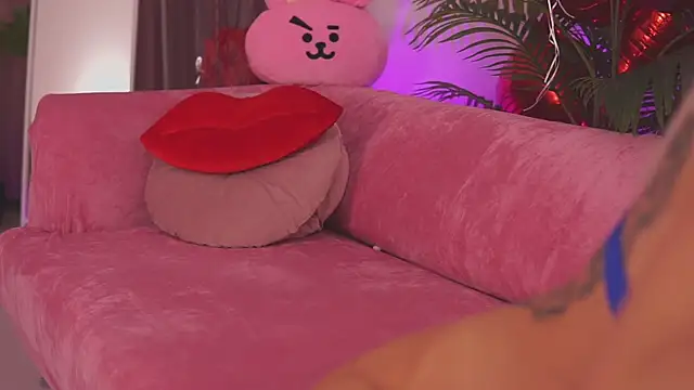 fallingangel online show from December 4, 2025, 5:23 pm