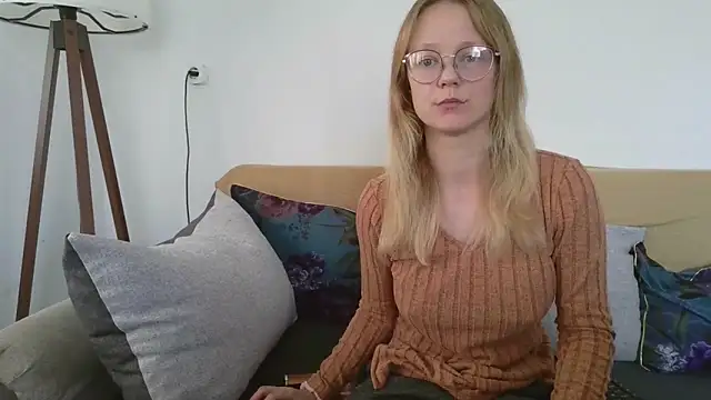 little-leni online show from October 22, 2025, 8:58 am