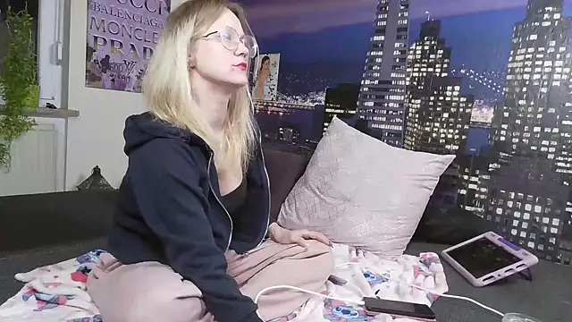 little-leni online show from January 28, 2025, 9:08 pm