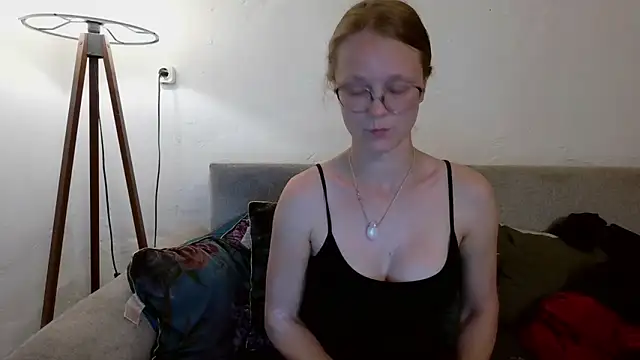 little-leni online show from April 25, 2026, 8:06 pm