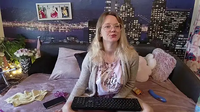 little-leni online show from March 21, 2025, 11:12 am