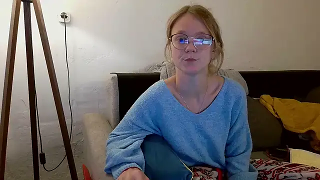 Snapshot of little-leni chatting on May 29, 2026, 8:37 pm little-leni online show from May 29, 2026, 8:37 pm
