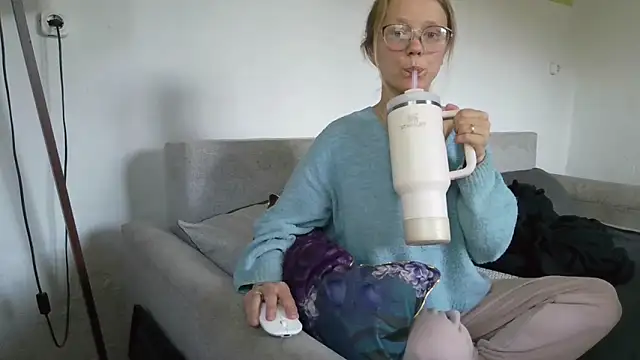 little-leni online show from April 28, 2026, 7:02 am