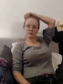 little-leni online show from October 10, 2025, 8:31 pm