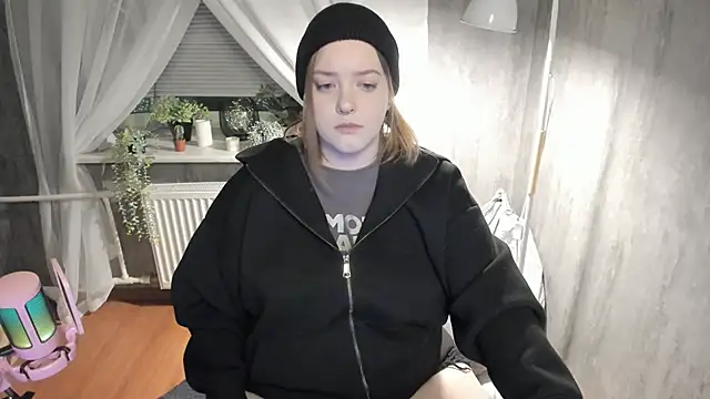 Sophia Edwards online show from February 24, 2025, 6:36 pm