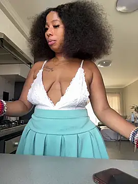 Snapshot of CurvyDesire1 chatting on April 21, 2026, 7:26 am CurvyDesire1 online show from April 21, 2026, 7:26 am