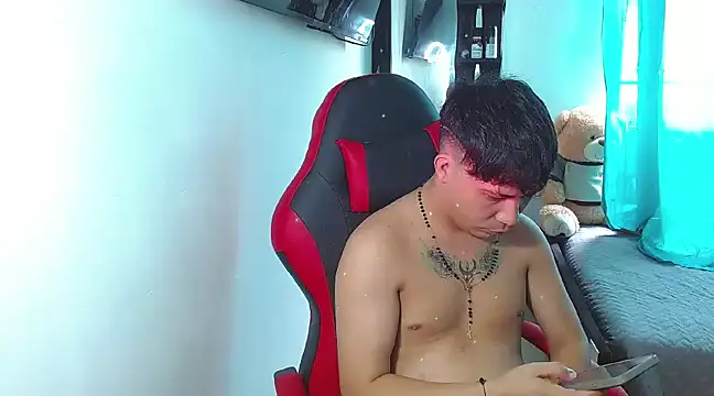 boyhot23x online show from December 28, 2024, 6:29 pm