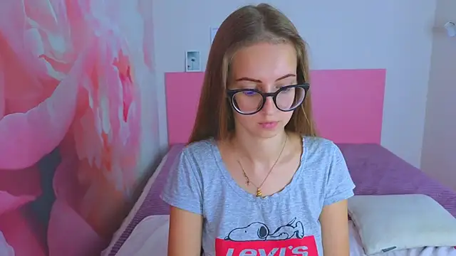 AliceAdams online show from October 24, 2025, 6:45 am